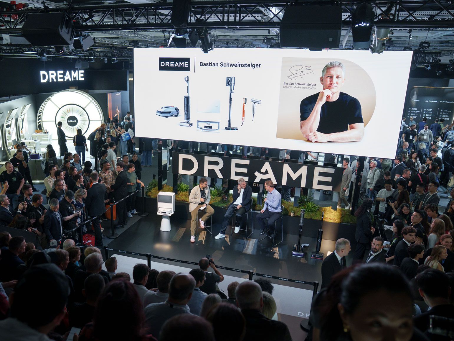 Product Presentation in Front of Large Audience at IFA