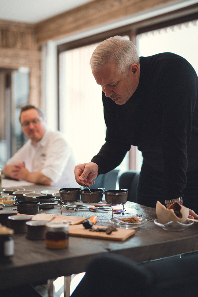 Alexander Herrmann i Tobias Bätz podczas degustacji nowych dań