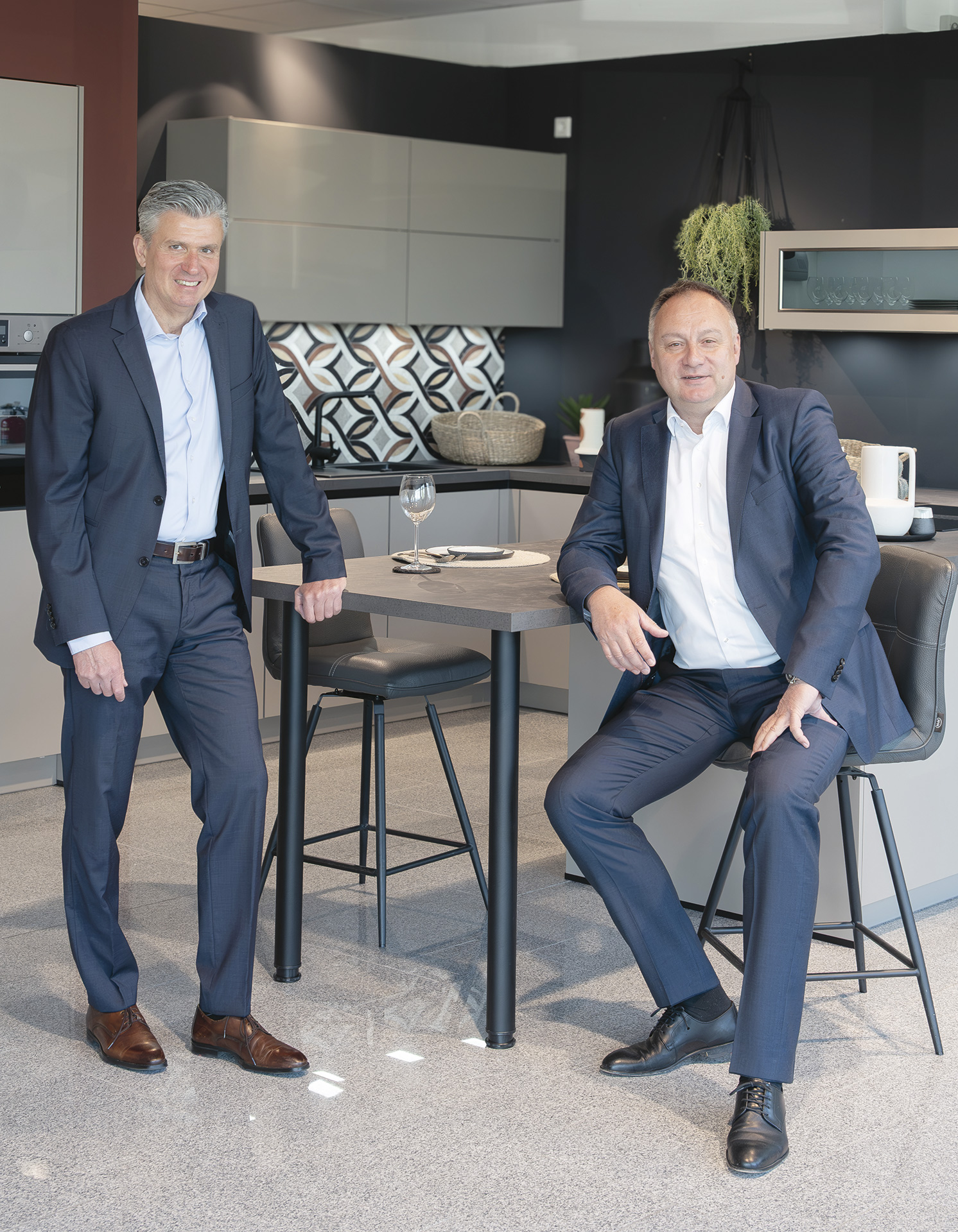 Dr. Mehdi Al-Radhi, Director General y Jochen Püls, Director Comercial de Impuls Küchen GmbH