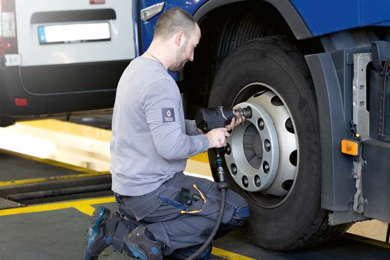 A+T Haszongépjármű Szerviztechnikus