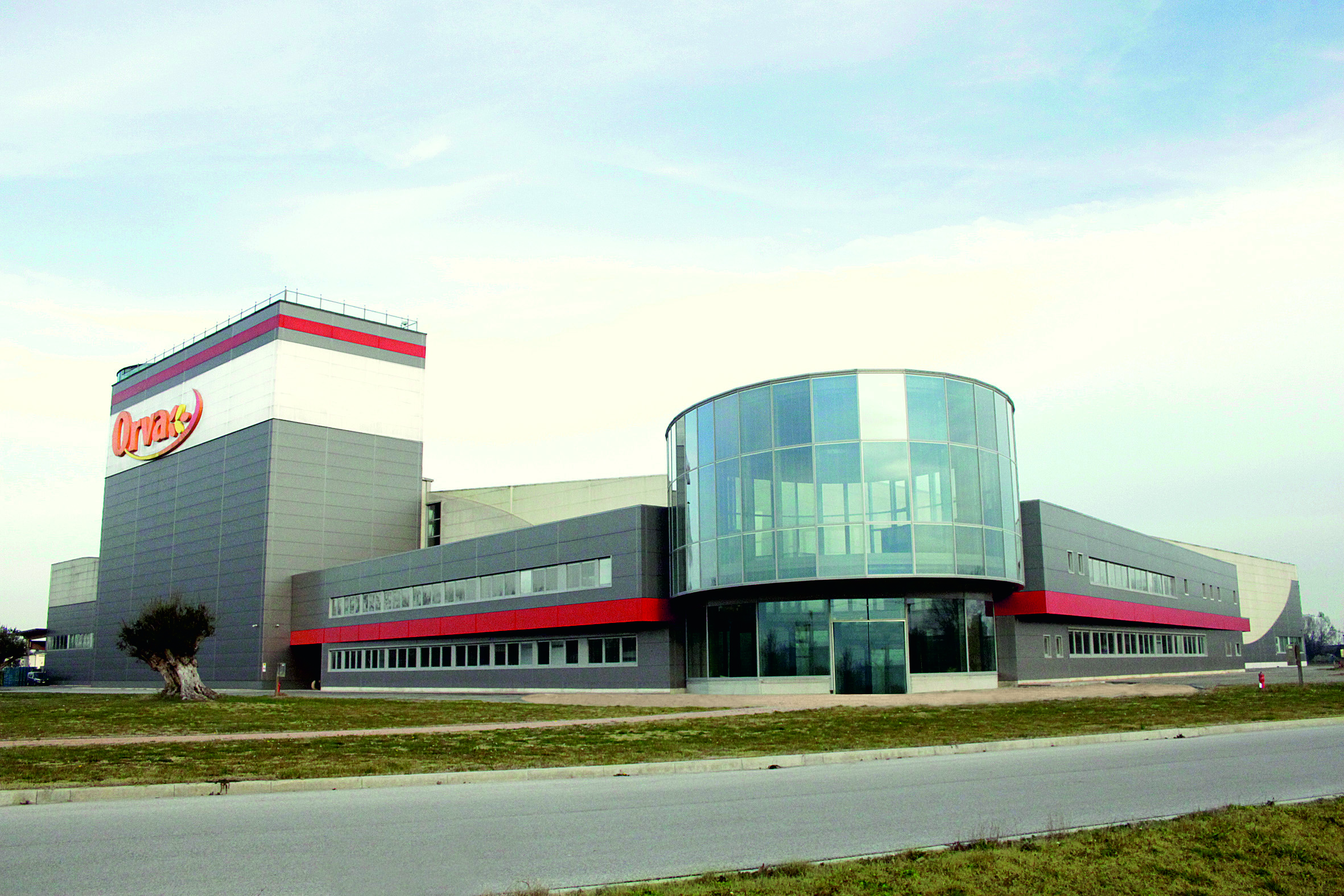 La producción moderna se encuentra con la tradición: la sede de Orva en Bagnacavallo (Ravenna)