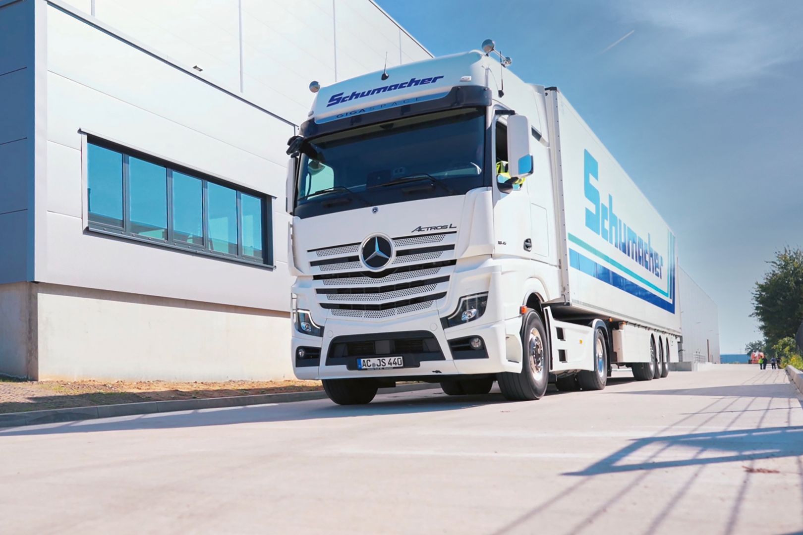 Schumacher Lager und Logistik GmbH Kühltransporter 
