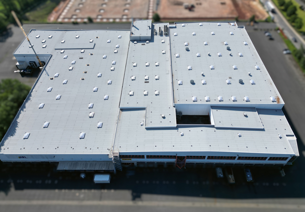 Grands espaces sous toiture par l'établissement de Hanau – l'emplacement de la propriété est en Hessie du Nord. Bien structuré, mis en œuvre avec précision et fonctionnellement intégré dans l'architecture générale