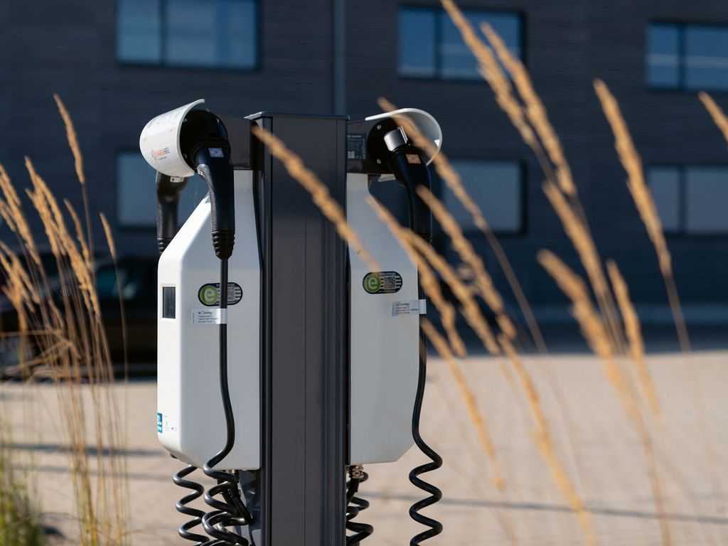 Charging Solutions with a System: Making Electromobility Reliable