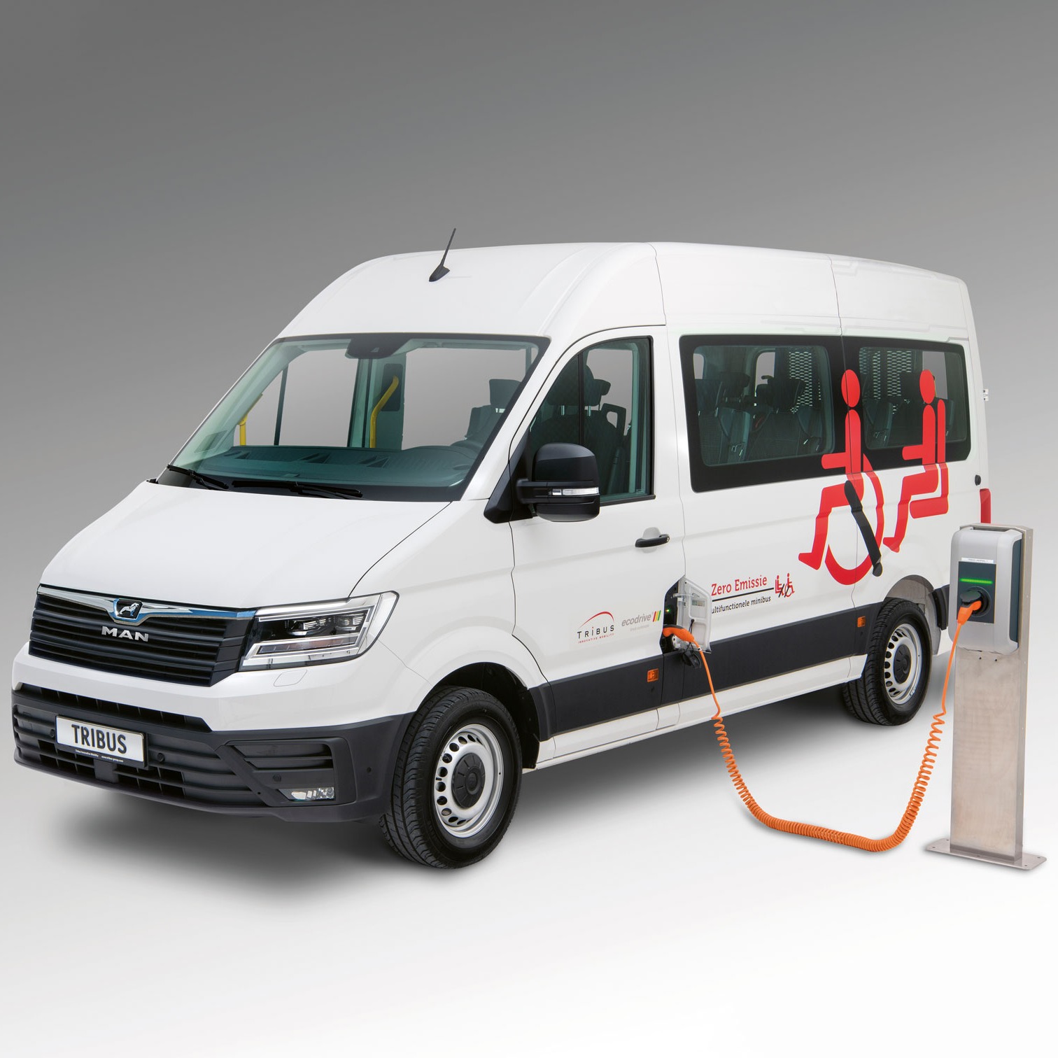 Elektrische rolstoeltoegankelijke voertuigen combineren duurzame mobiliteit met barrièrevrij transport voor passagiers met beperkte mobiliteit