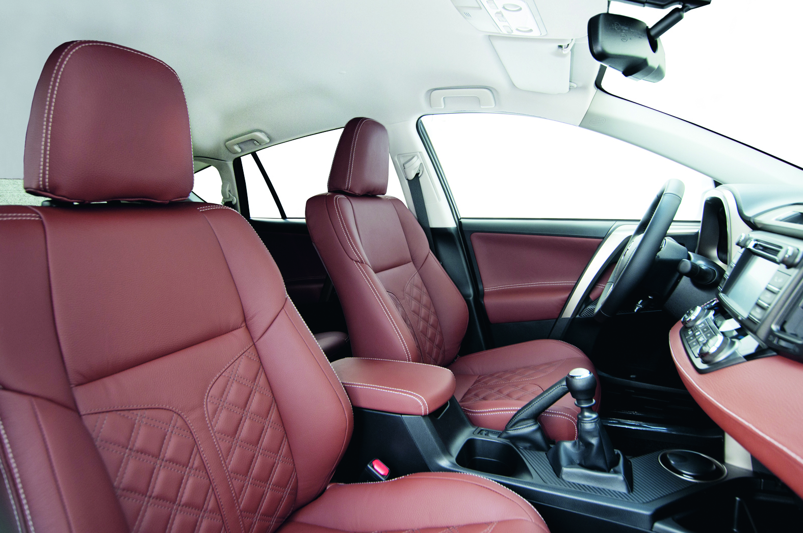 Materialauswahl, präzises Zuschneiden und Nähen und schließlich sorgfältige Montage – ECA ist der Spezialist für feine Neupolsterung