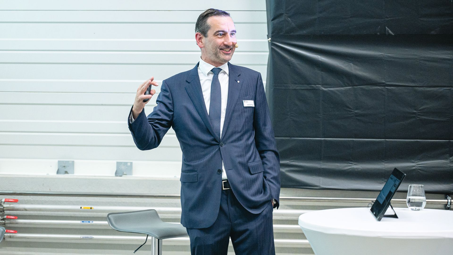 Johannes Pfluger, ügyvezető igazgató