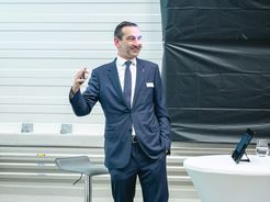 Johannes Pfluger, ügyvezető igazgató