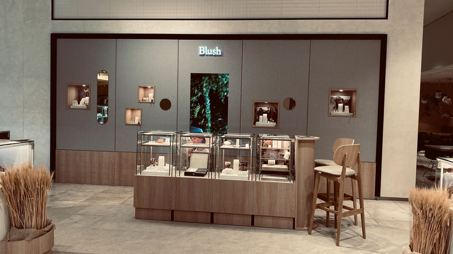 Venson Amsterdam BV Blush Shop w Bijenkorf Eindhoven