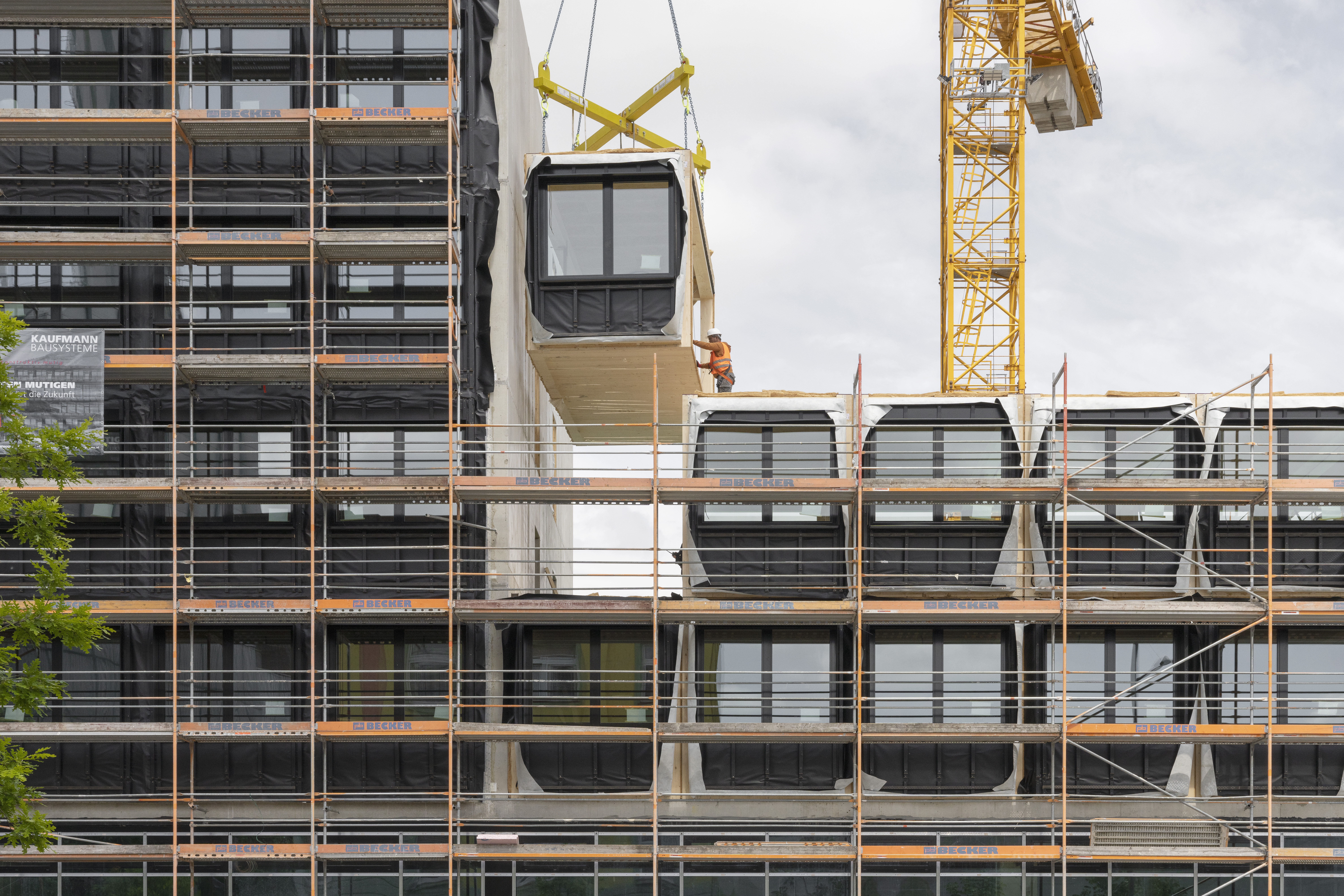 Les concepts de bâtiment modulaire permettent un haut degré de préfabrication dans un environnement contrôlé © Jan Bitter