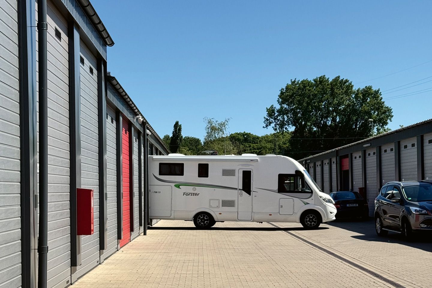 Laer Corporate Administration GmbH Garage Complex