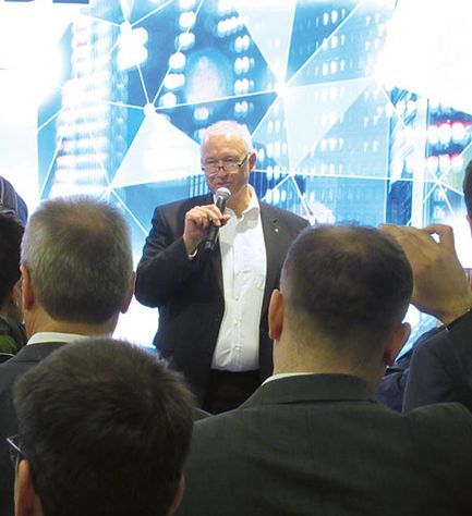 Dyrektor Generalny Werner Ottilinger prezentuje nowy system automatyki budynkowej SAUTER modulo 6