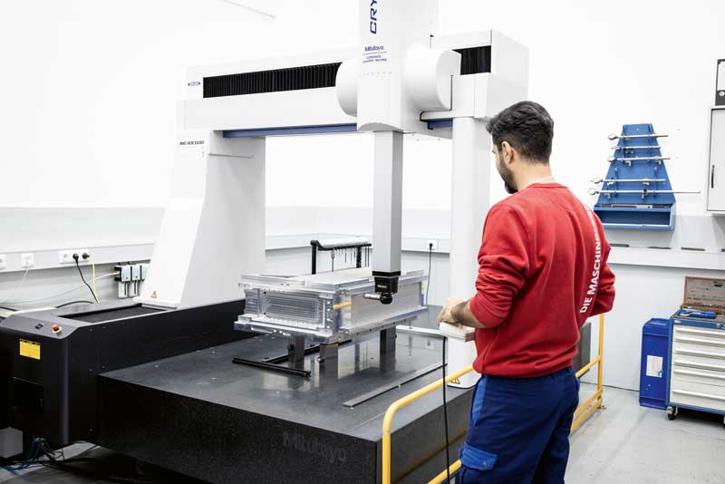 Bauer Maschinen - Minőségellenőrzés a finommérő helyiségben