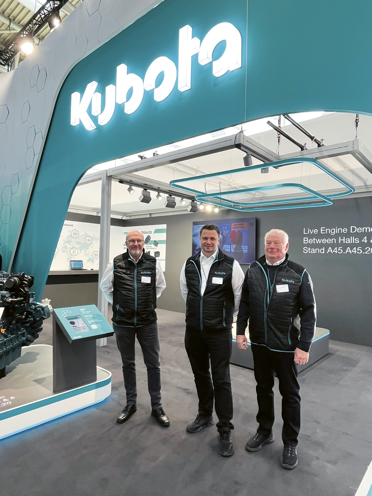 Successful Presentation at Bauma: (from l. to r.) Rolf Belke from the Engine Department, Managing Director Florian Hochstadt, and Owner Hans-Dieter Gröschler