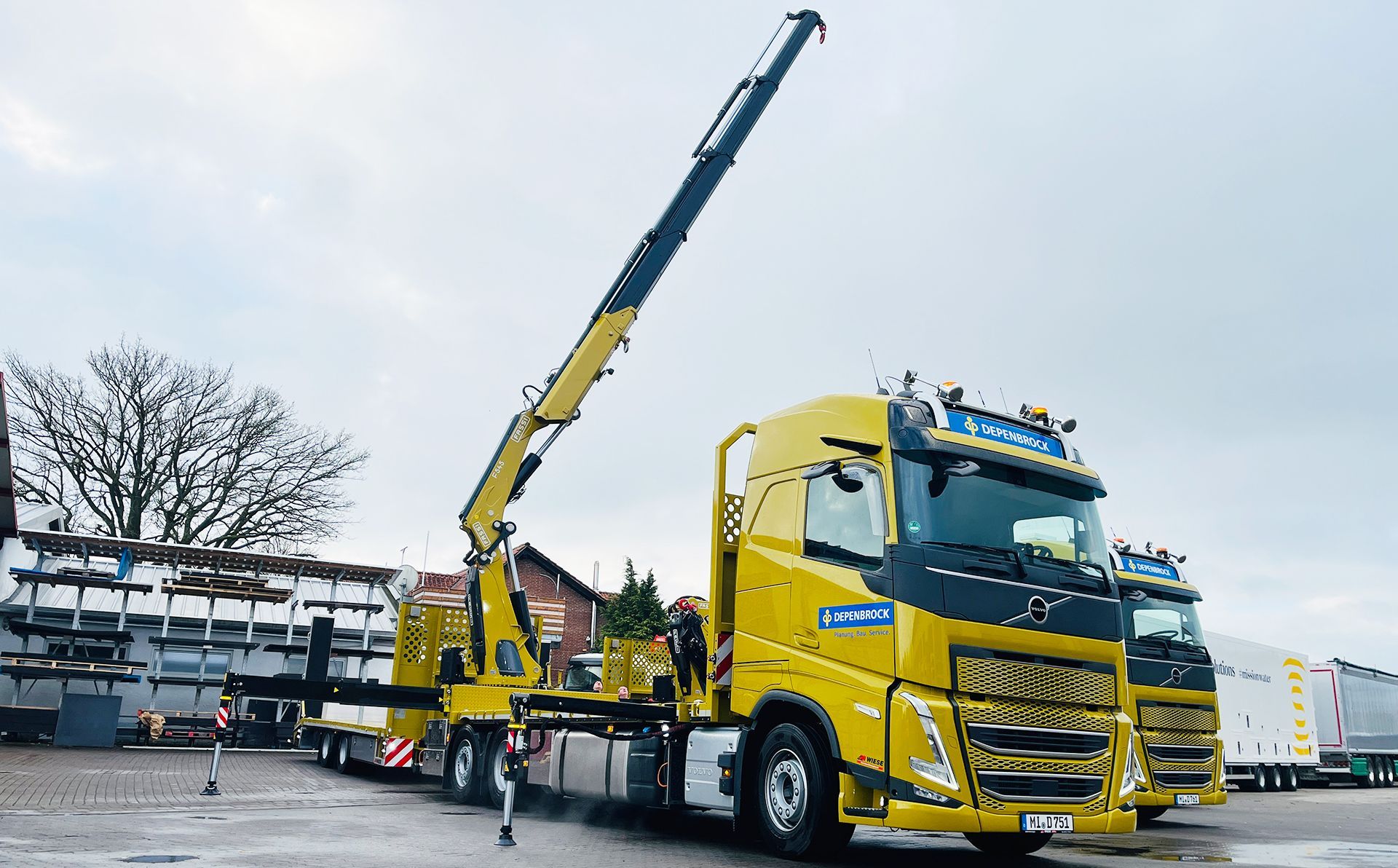 Veelzijdigheid in actie: De kraanlader vertegenwoordigt het brede scala aan speciale voertuigen die voor verschillende sectoren en toepassingen worden aangeboden