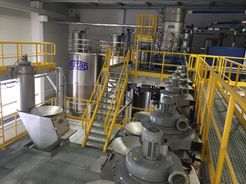 HUZAP ontwerpt en levert complete systemen voor de productie, samenstelling en verwerking van kunststoffen