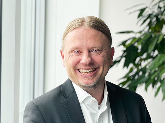 Degussa Bank AG Axel Schardt, Kierownik Zarządzania Kanałami Sprzedaży, Właściciel Produktu Cyfrowy Bliźniak