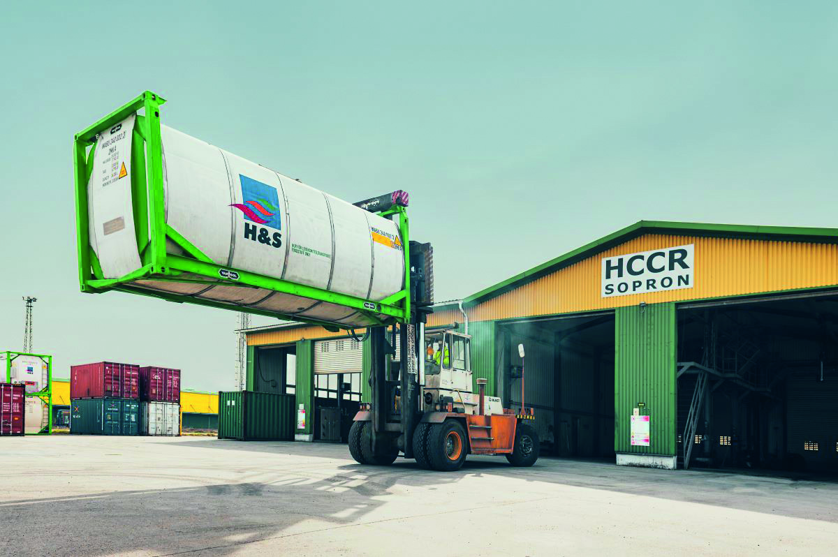 A key step in the transport chain: At the terminal, containers are transferred between rail and road, keeping international supply chains moving