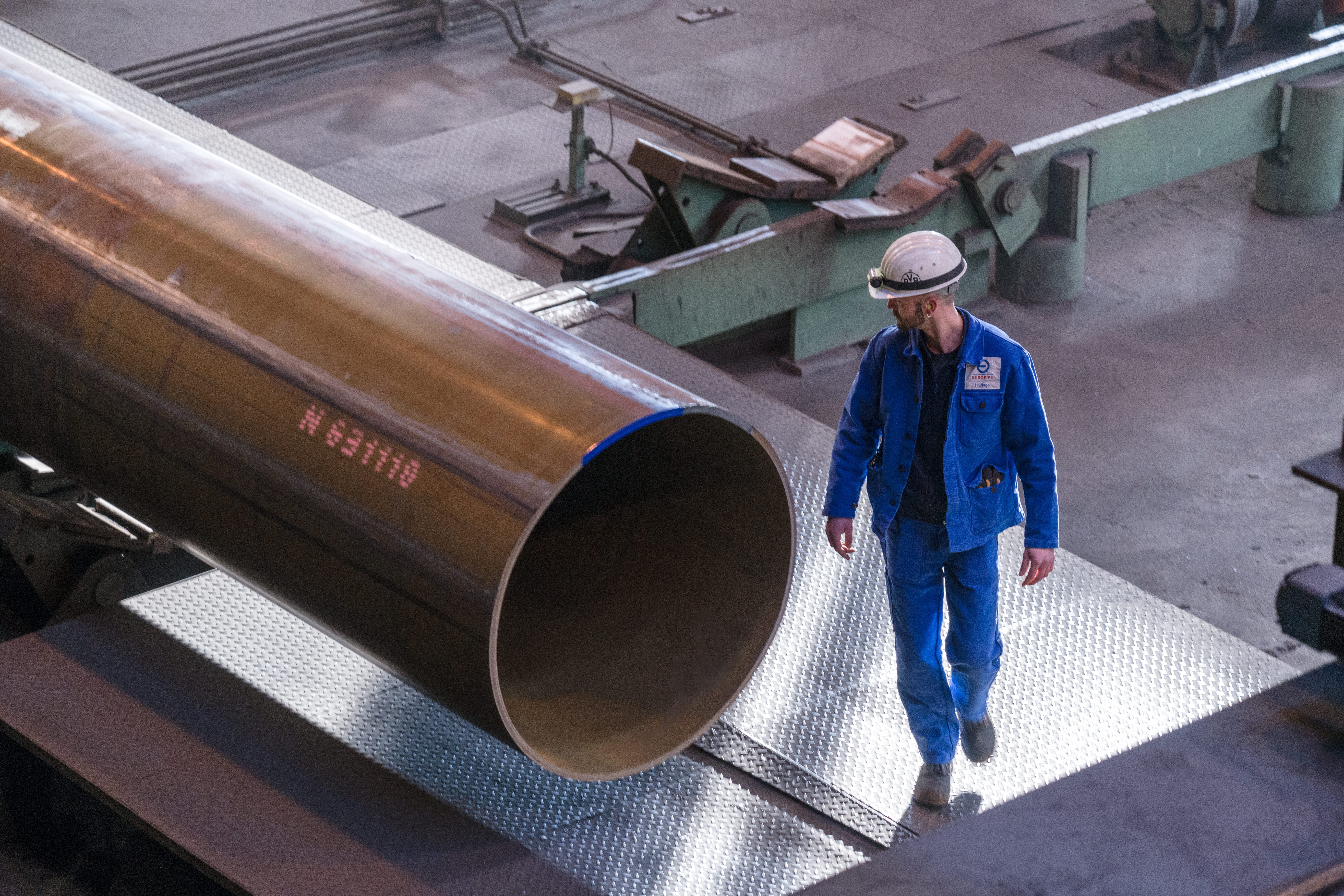 El patio de tuberías de EUROPIPE refleja su negocio orientado a proyectos: cada tubería se produce según la demanda confirmada, no para stock