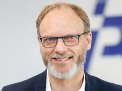 Walter Sayer, az IPR-Intelligente Peripherien für Roboter GmbH ügyvezető igazgatója
