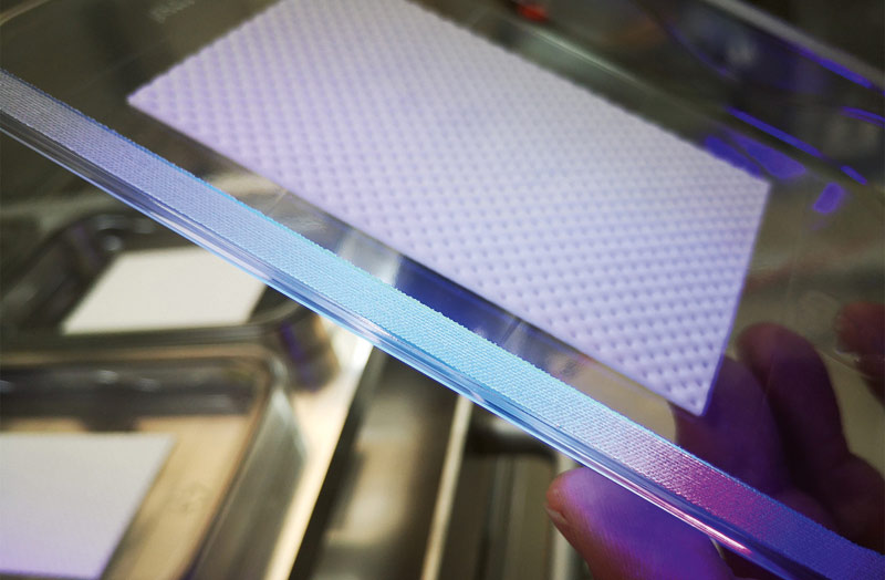 H & H Maschinenbau Lebensmittelverpackung unter UV-Licht