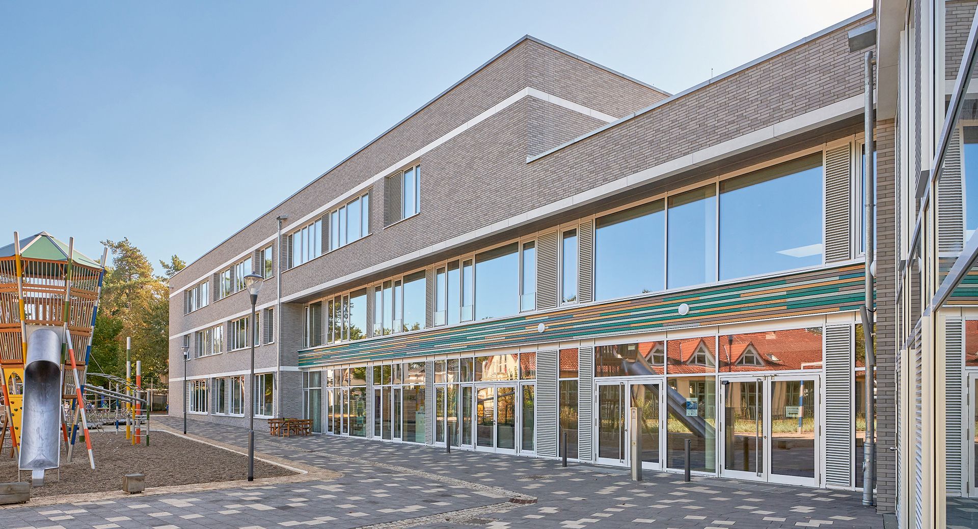 Szkoła podstawowa MLL Lamellensysteme GmbH