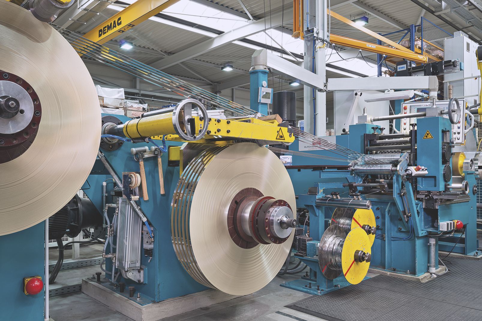 Ferd. Haecker GmbH & Co. KG Szalagok vágása