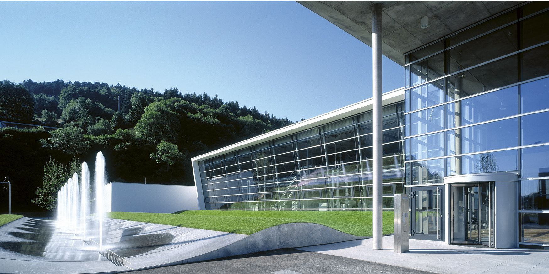 RSE + Architekten Ingenieure GmbH Aesculap Mintaüzem Tuttlingenben