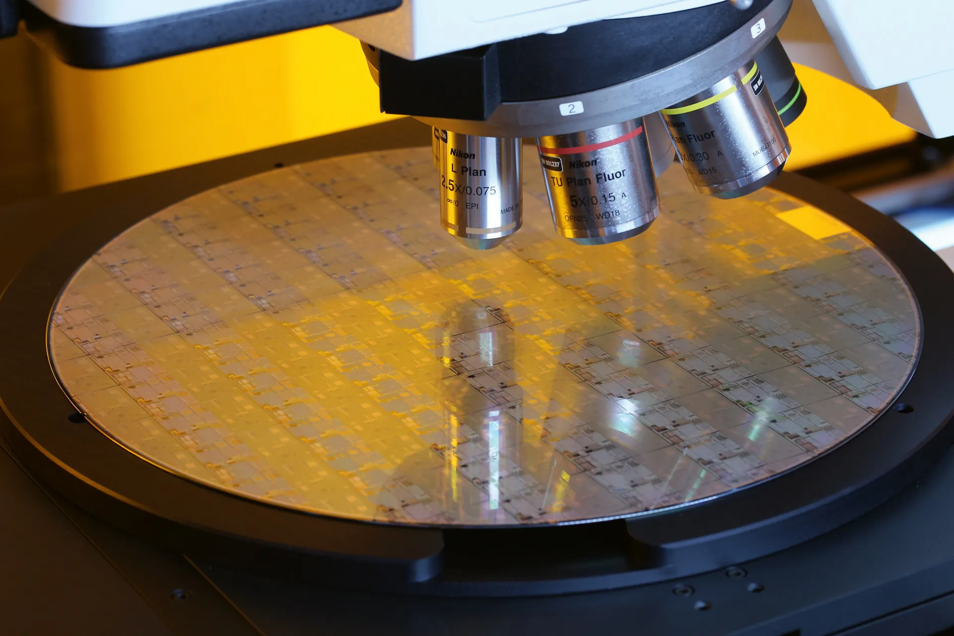 A fotonika találkozik a gyakorlattal: A kutatásból az élvonalba