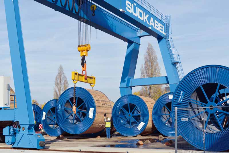 Südkabel - Laden van een hoogspanningskabeltrommel