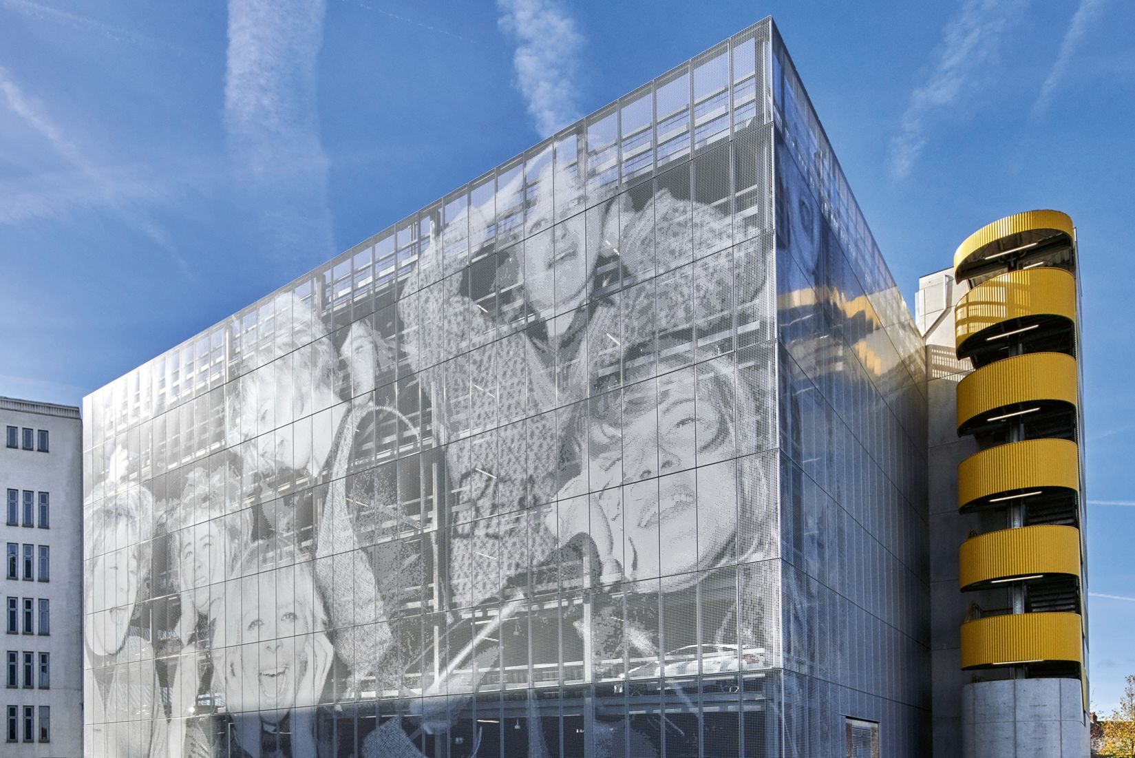 Estacionamiento de Electric ELB Gebäudetechnik GmbH