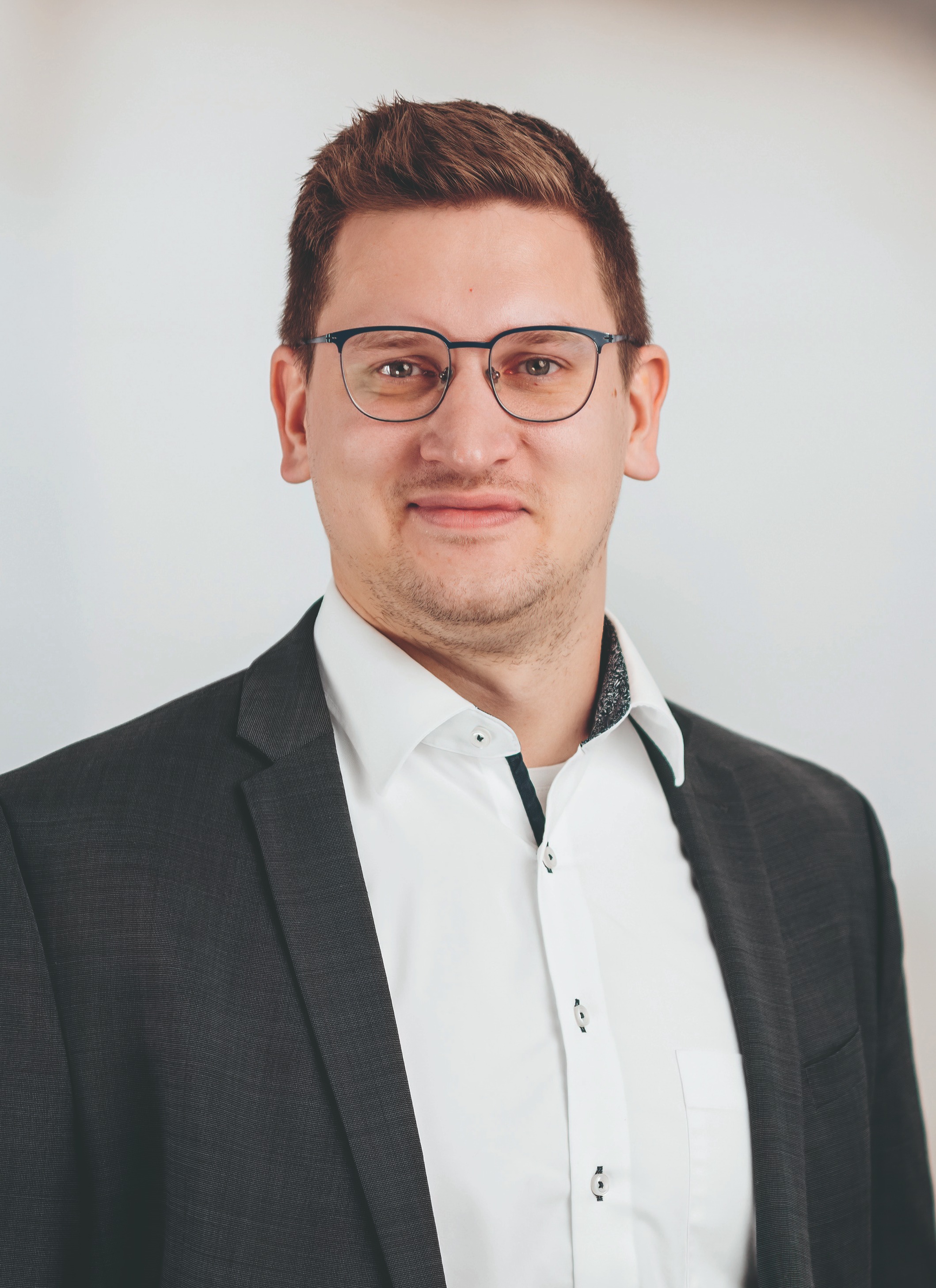 Alexander Brux, Dyrektor Zarządzający