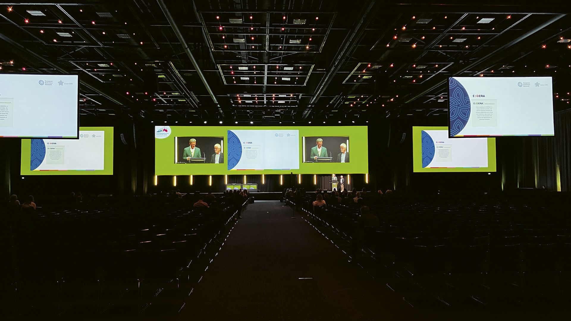 M Events Cross Media GmbH Hoofdpodium-opstelling op de ESE ESPE 2025