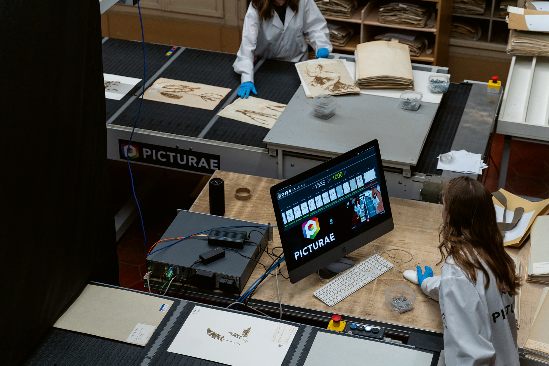Picturae Holding B.V. à l'Université de Florence utilise le système de convoyeur