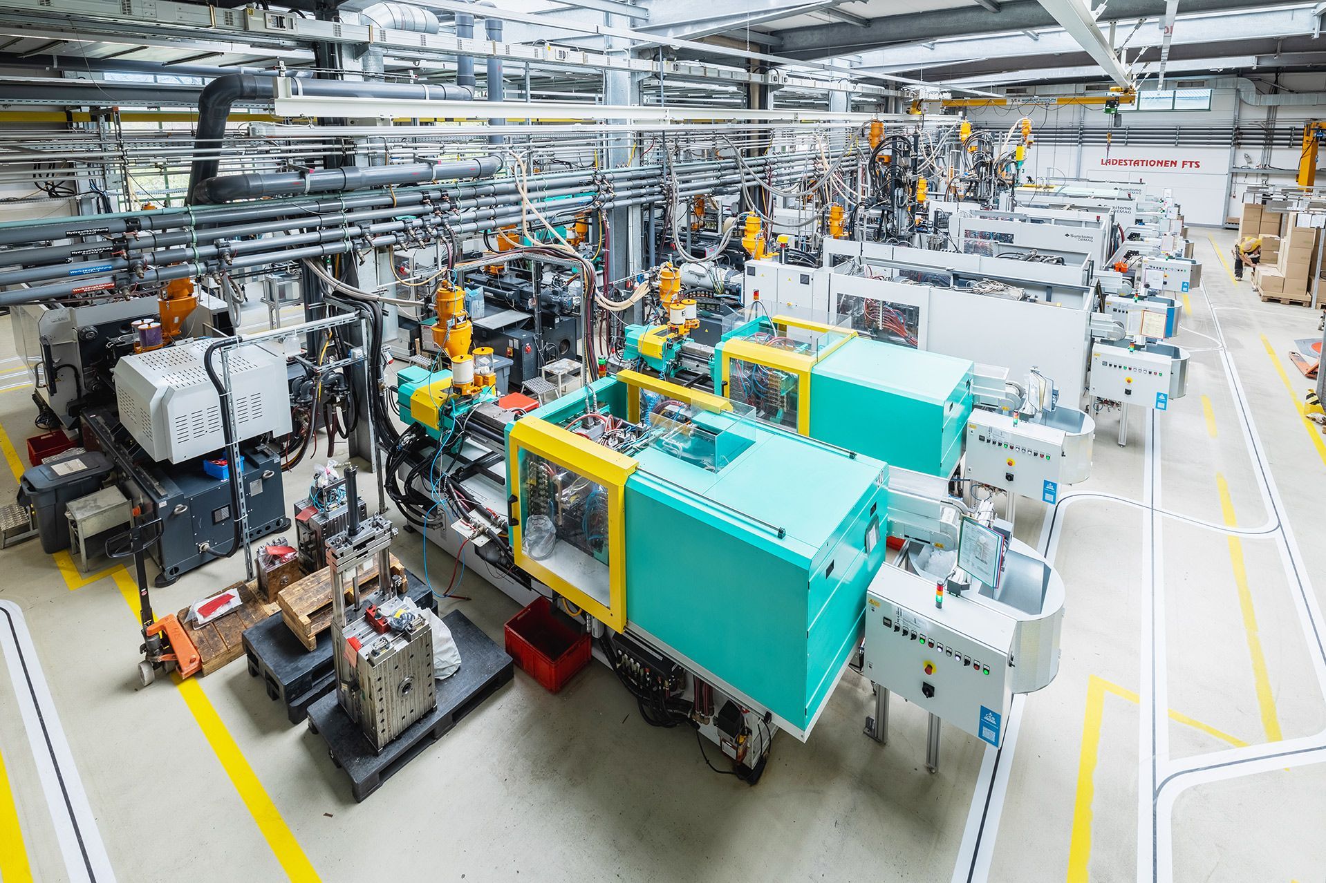 BERGI-PLAST GmbH linea di stampaggio ad iniezione altamente automatizzata