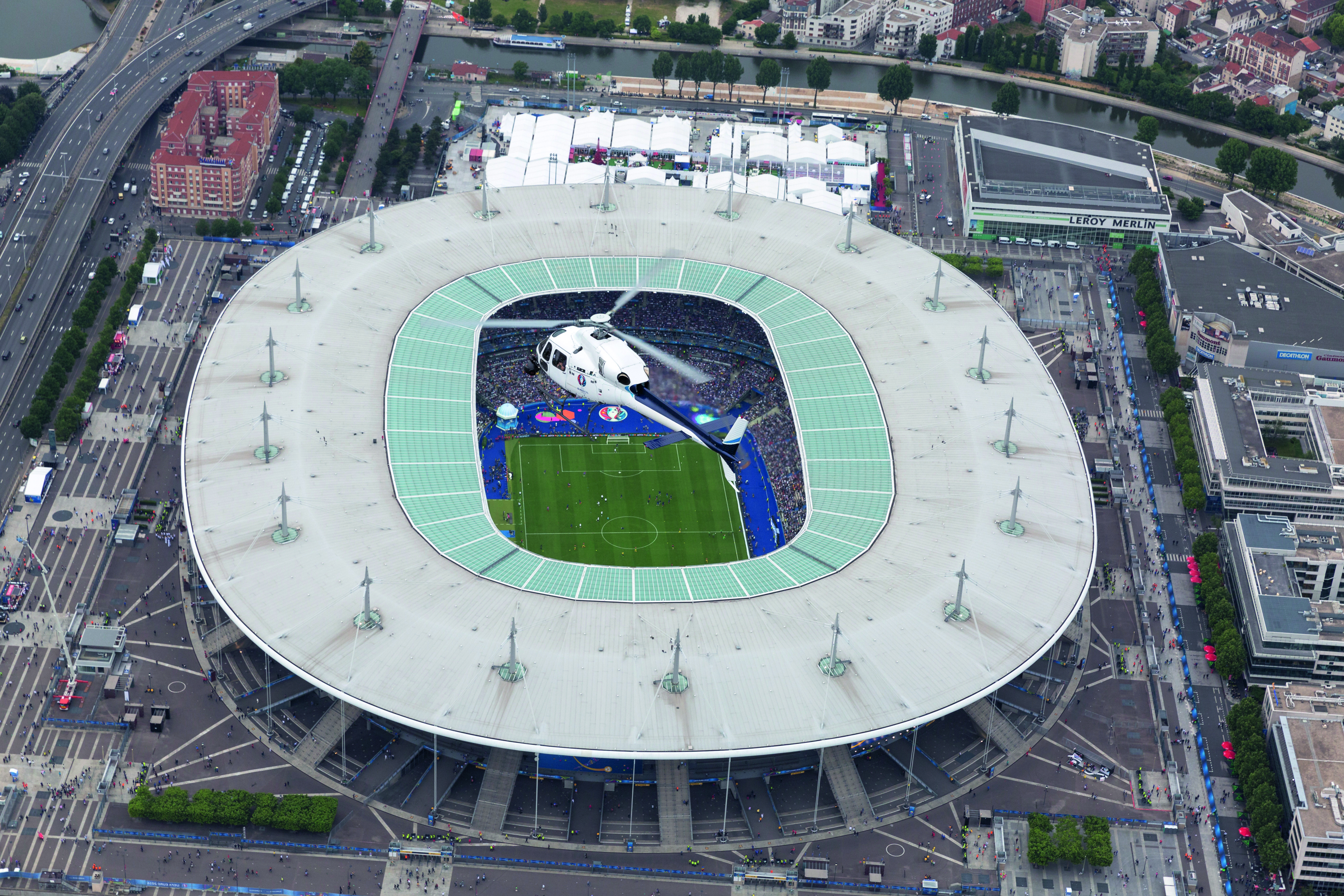A fő UEFA produkciók a Gravity Media Belgium mérnöki szakértelmére, vezeték nélküli átviteli technológiájára és élő adás infrastruktúrájára támaszkodnak a bonyolult sportesemények nemzetközi közönség számára valós időben történő közvetítéséhez
