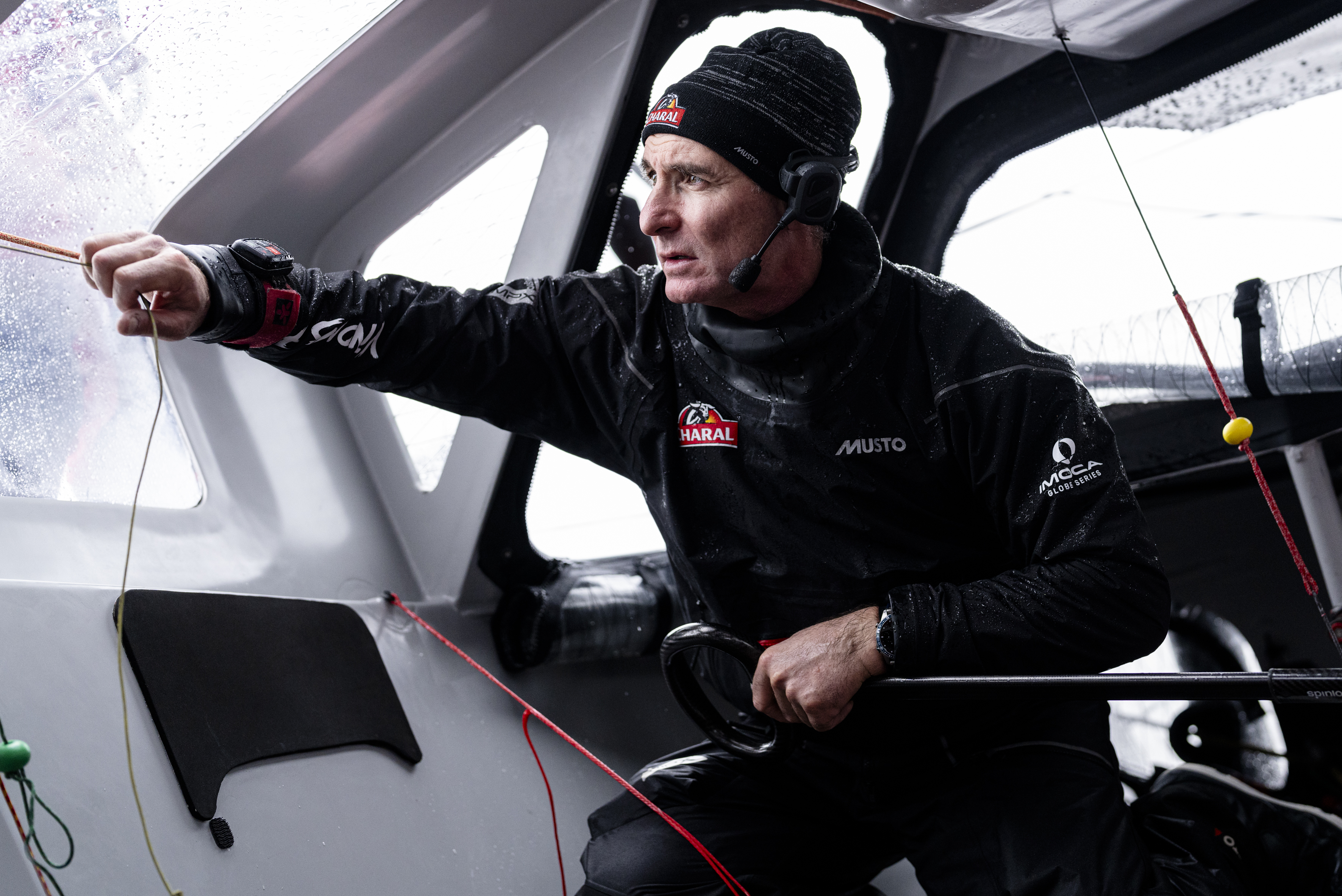 Veilig en duidelijk communiceren ondanks wind en golven: SENA Marine producten zijn populair bij internationale topzeilteams zoals Charal