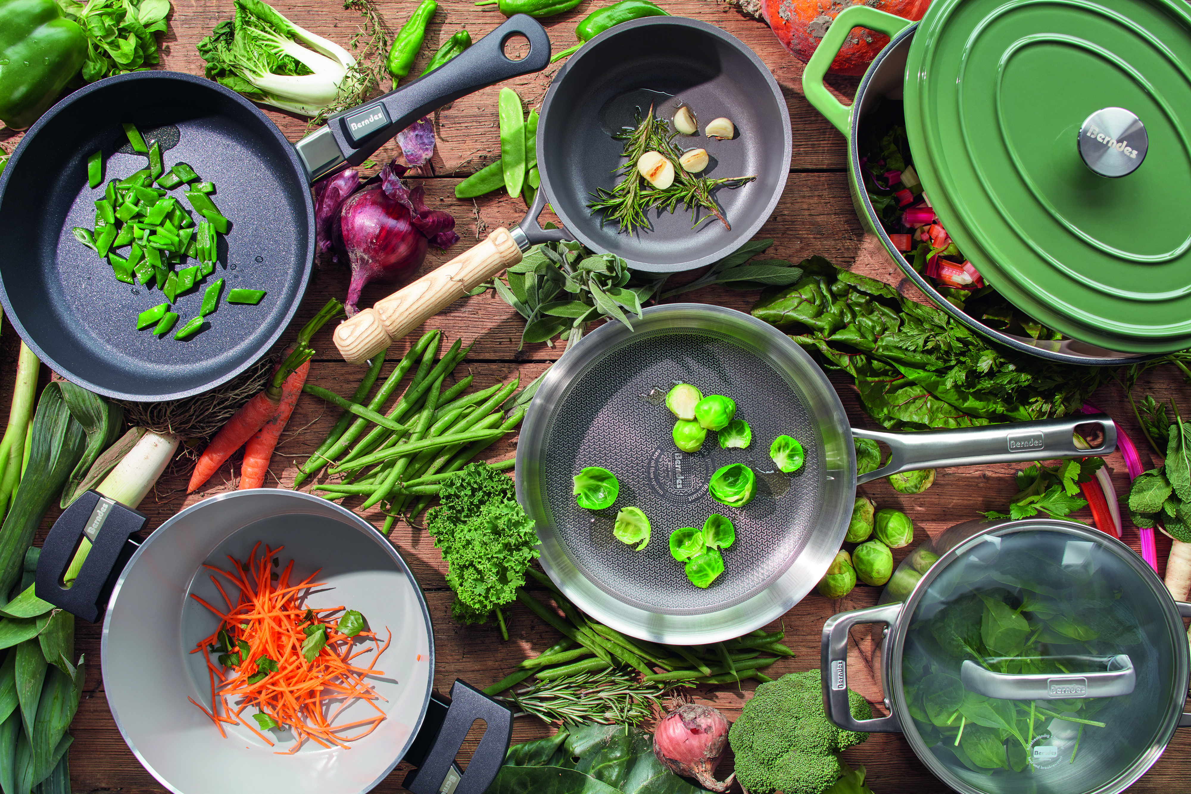 veelzijdige collectie potten en pannen