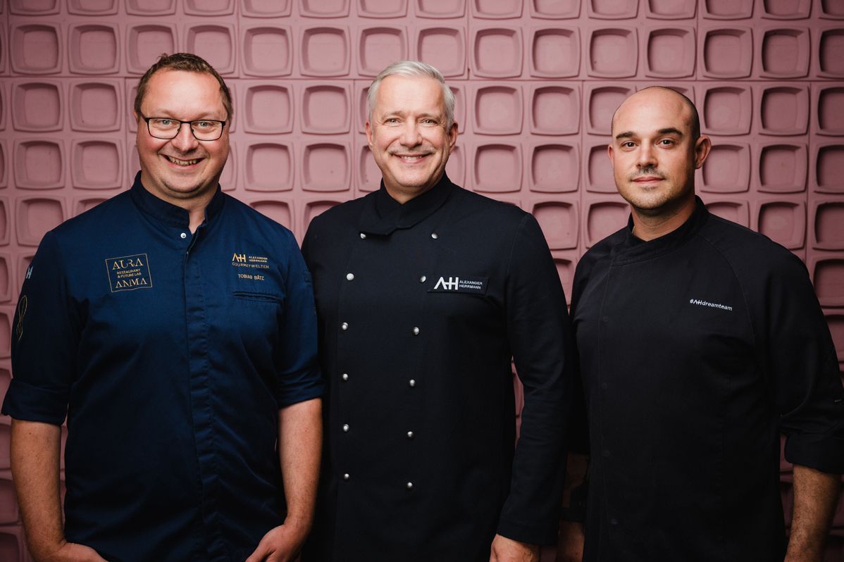 Alexander Herrmann ze swoimi dwoma partnerami Tobiasem Bätzem (l.) i Michim Seitzem (p.)