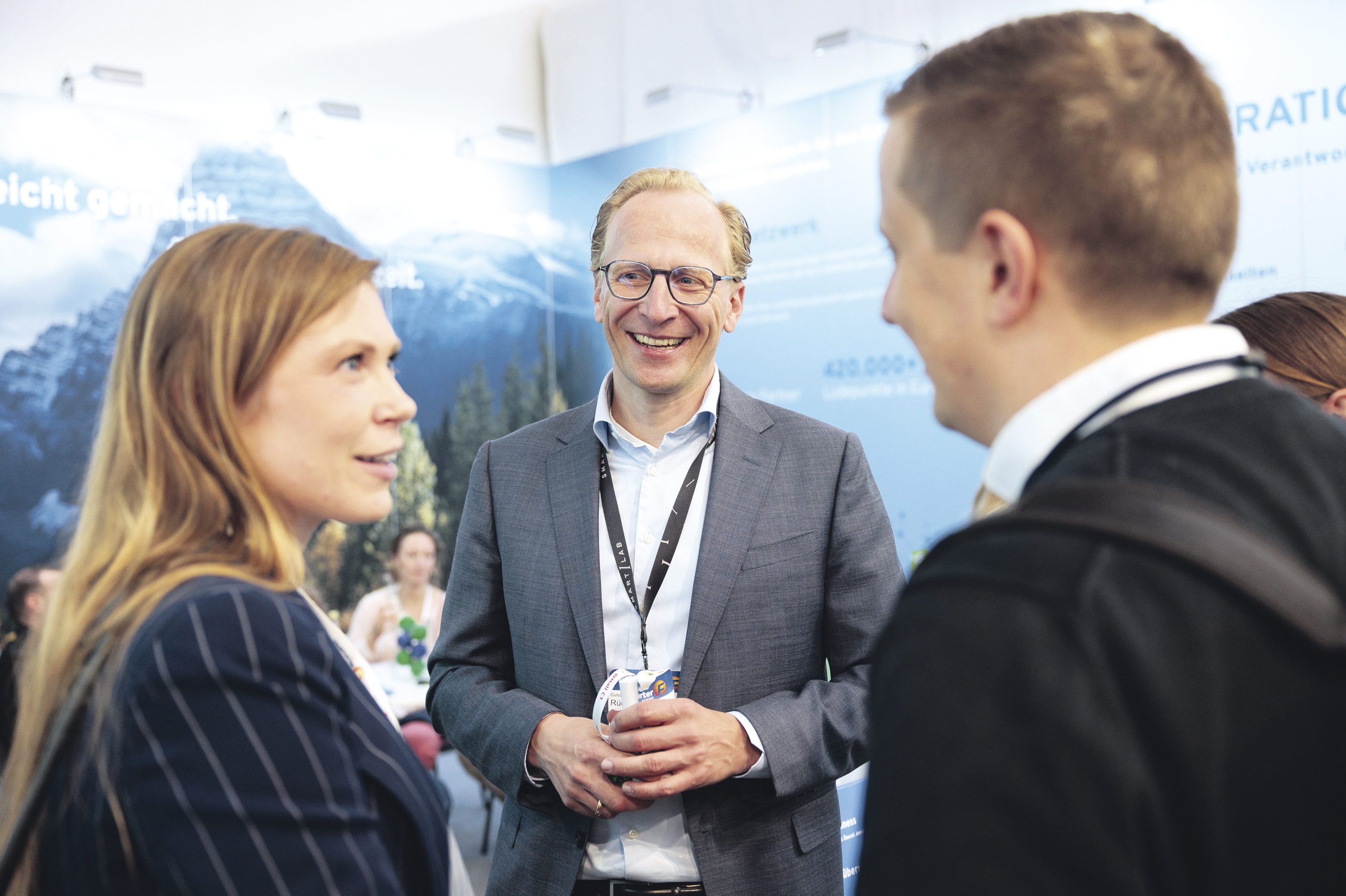 Na stoisku smartlab na targach Power2Drive 2025 w Monachium dochodzi do rozmów