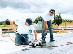 Précision sur le terrain : Le métier s'affiche sur le chantier avec une structure, une planification soignée et une mise en œuvre professionnelle
