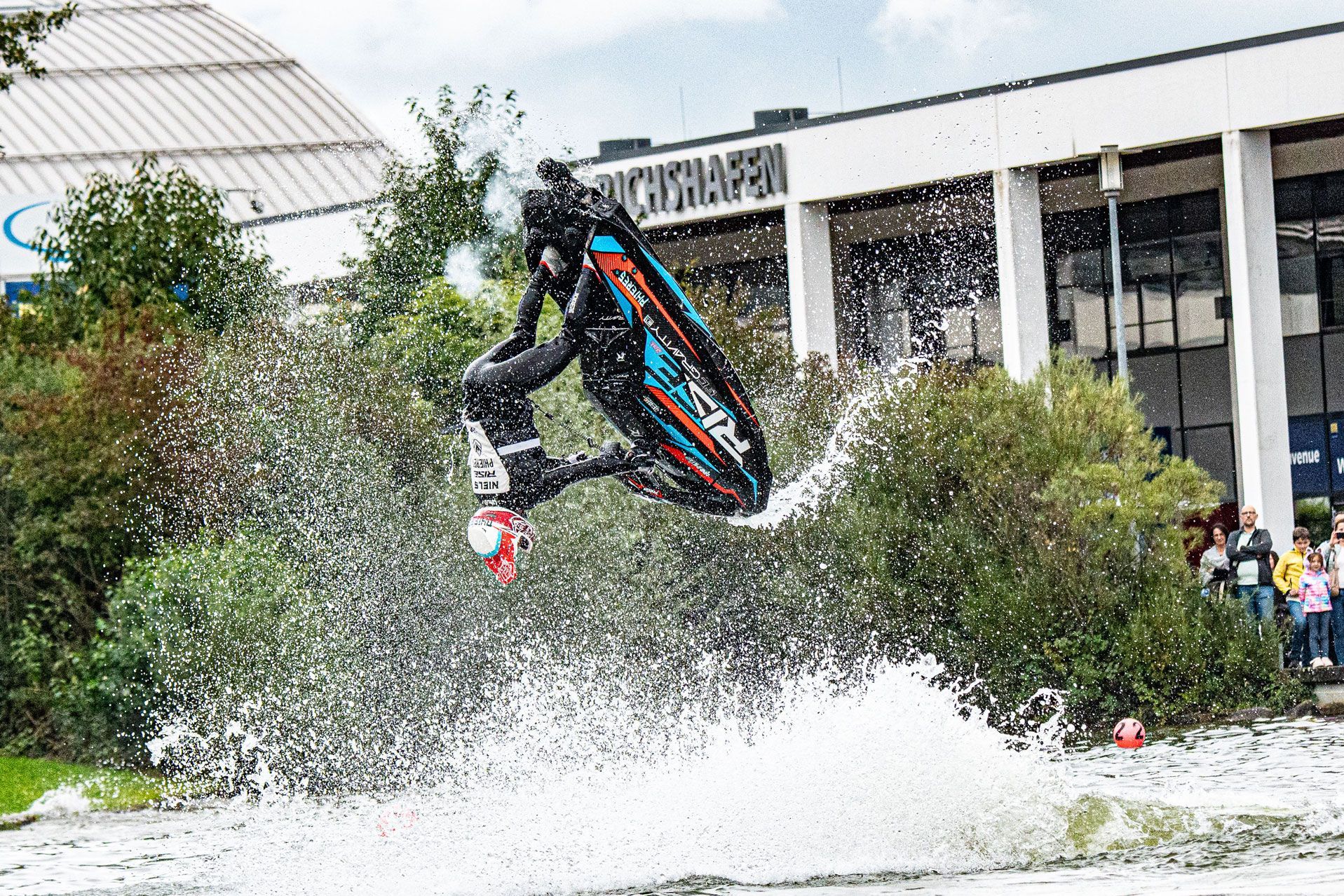Spettacolo di moto d'acqua all'INTERBOOT 2025