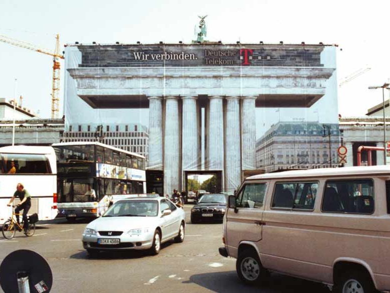 Kleinhempel - Photo Concealment of the Brandenburg Gate in 2001