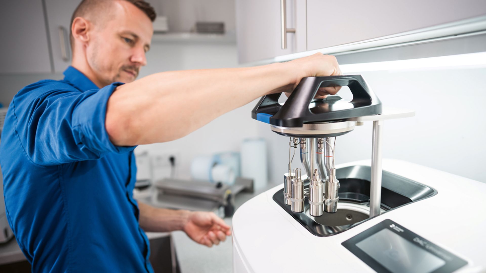 Travailler avec une technologie de mesure hautement complexe exige une concentration maximale et un savoir-faire technique