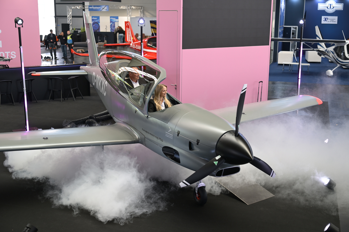 Ultralichtvliegtuig B-100C