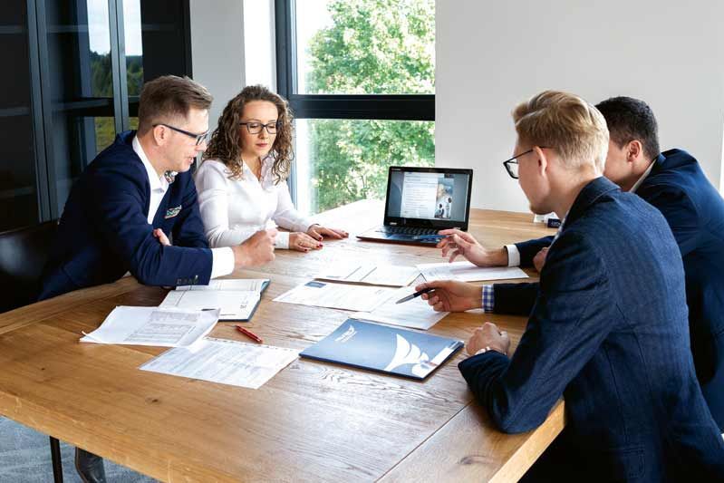 Equipo de trabajo de Falken Trade