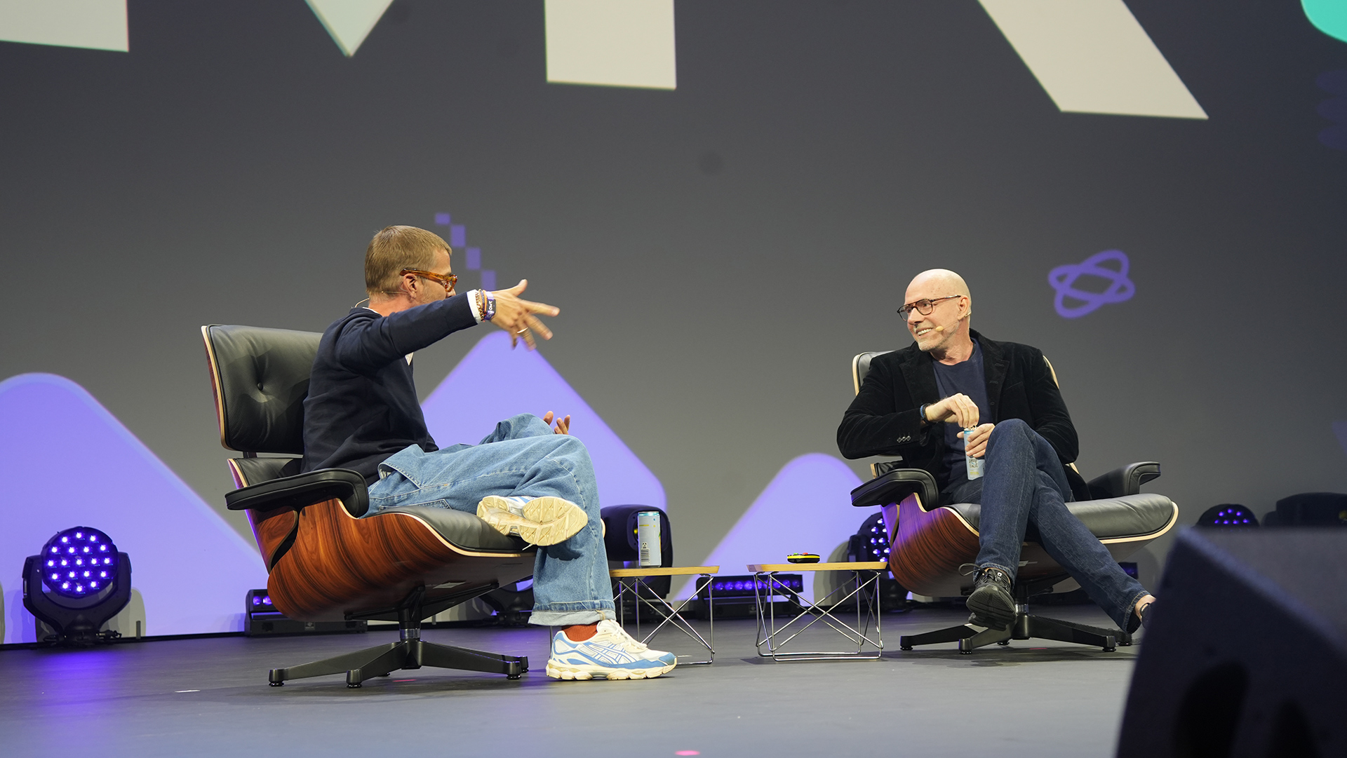 Joko Winterscheidt e Scott Galloway insieme sul palco