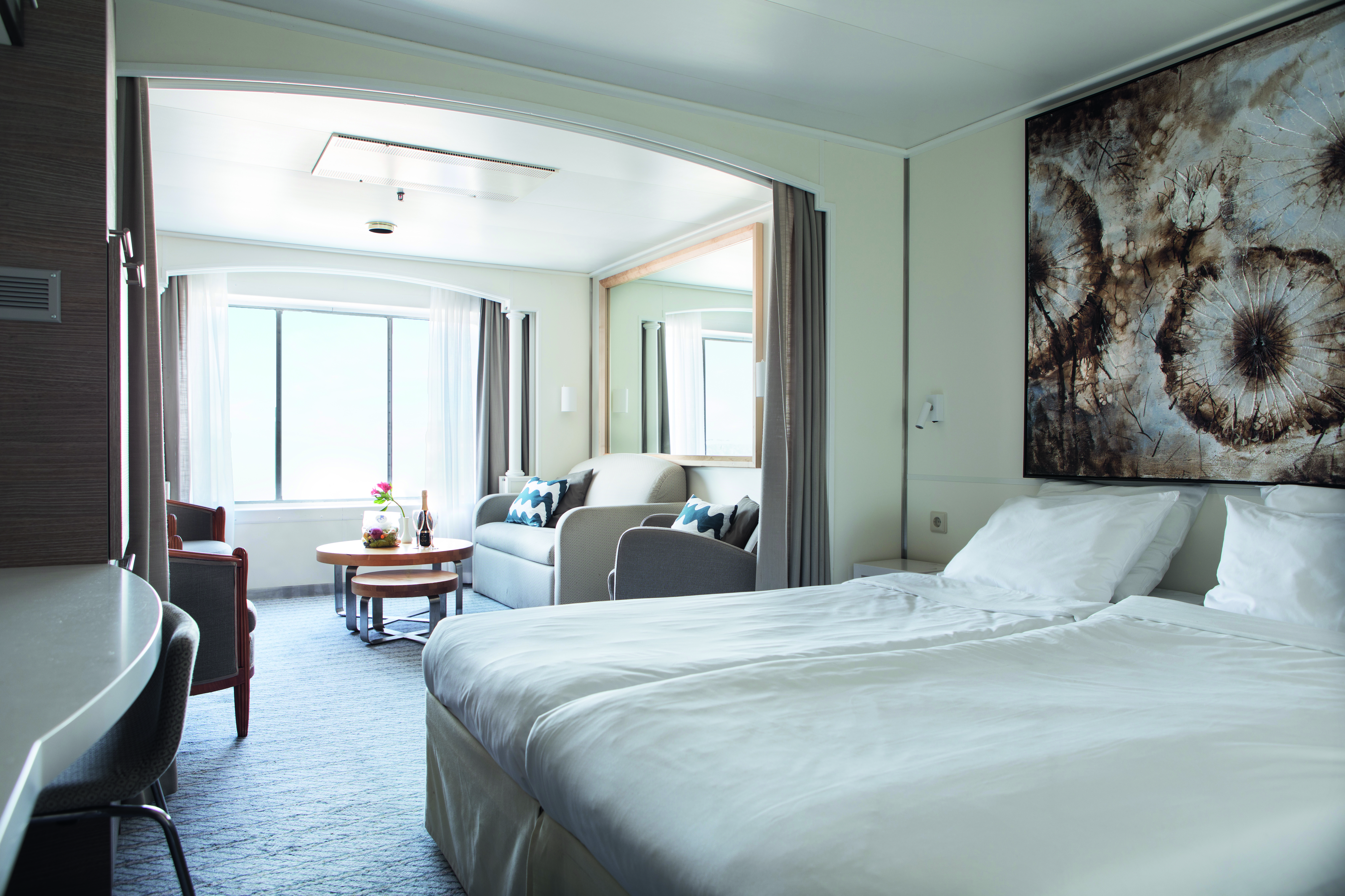 De elegantie van een Commodore hut op de Serenade, waar comfort en verfijning samenkomen