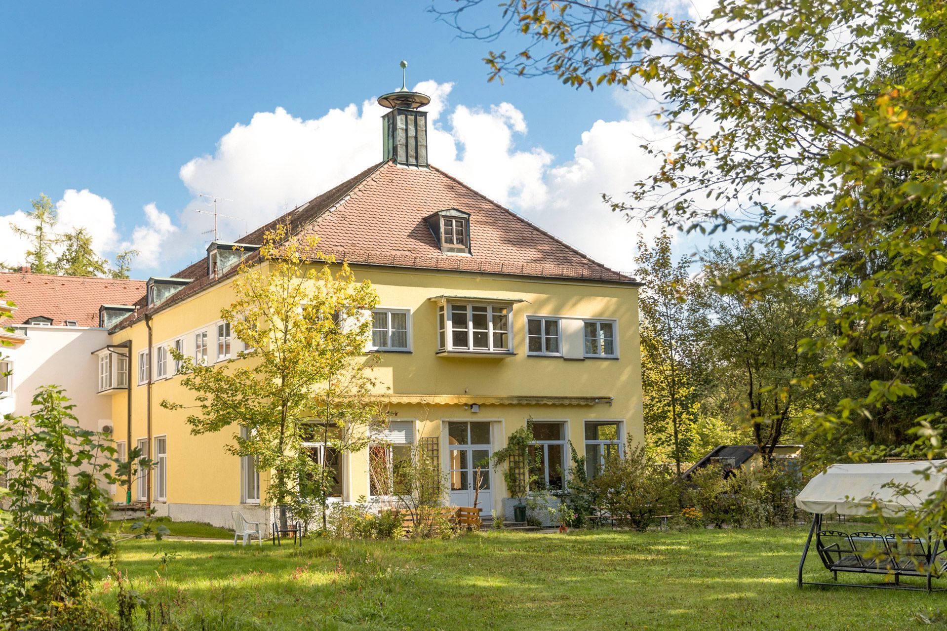 Clínica Menterschwaige Ubicación Tranquila