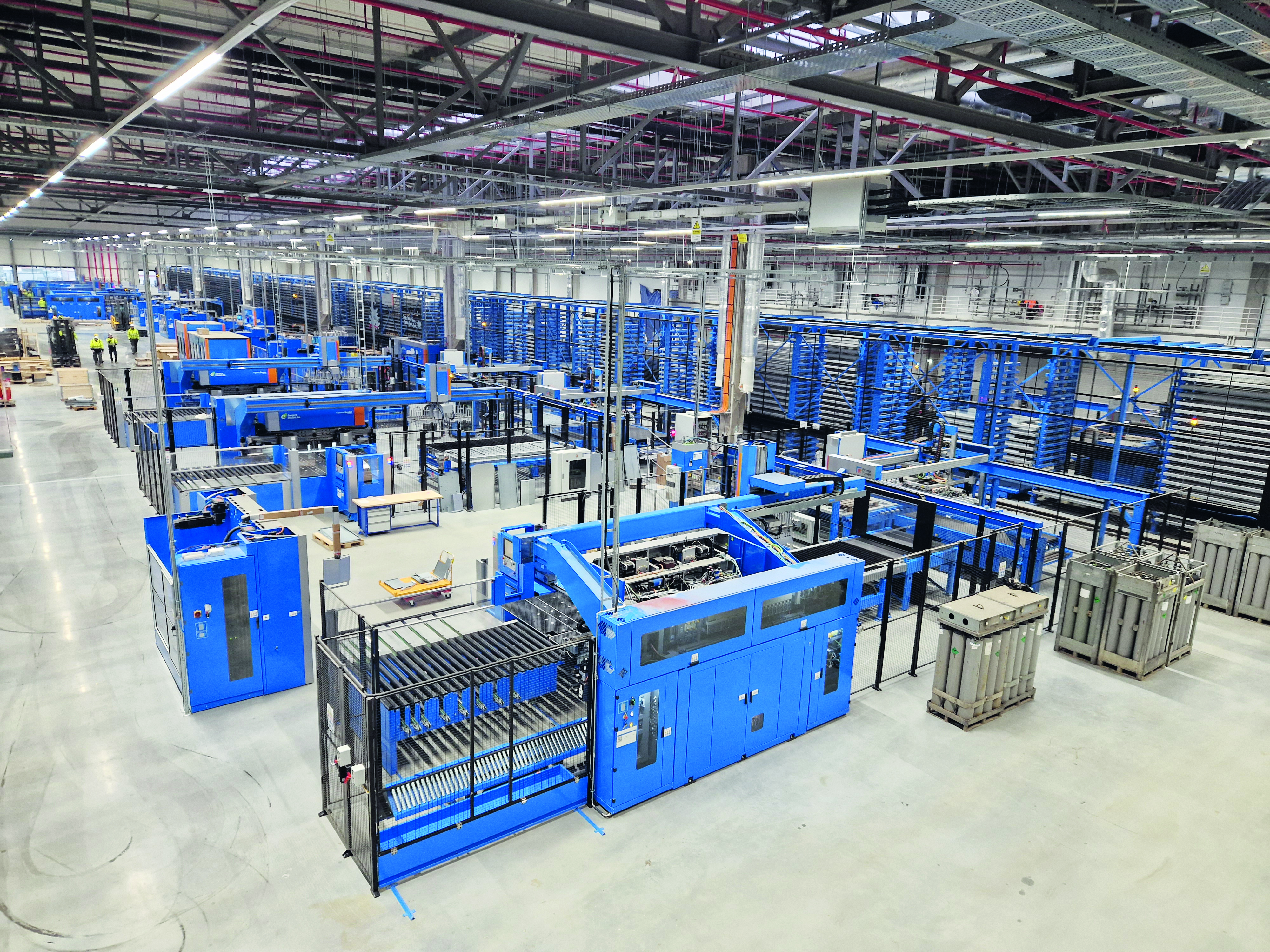 Egy pillantás a magasan automatizált termelési környezetre felfedi a hatékony és skálázható gyártási megoldások iránti növekvő igényt